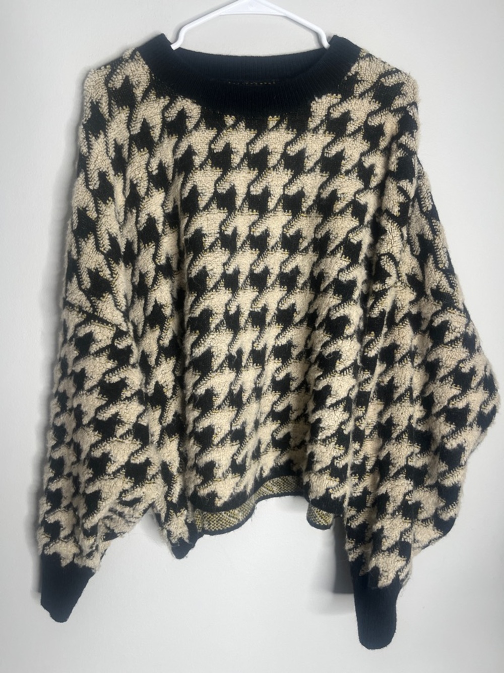 Max Studio Black & Cream Houndstooth Crewneck Sweater